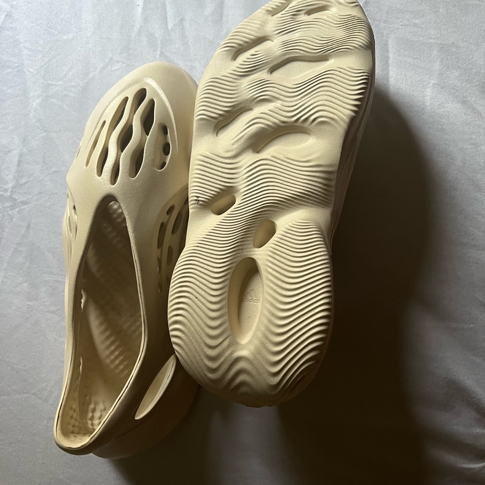 Yeezy foam runner,